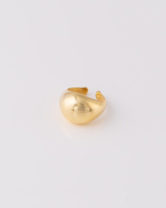 Minimal chevalier δαχτυλίδι Domed Round από ανακυκλωμένο ασήμι 925 με επιχρύσωση της ANV Jewelry.