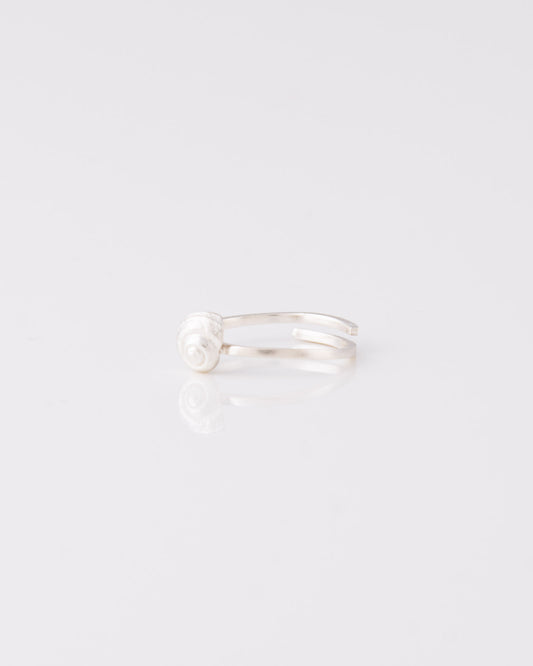 Χειροποίητο ασημένιο δαχτυλίδι Snail Shell της ANV Jewelry, ιδανικό για stacking.