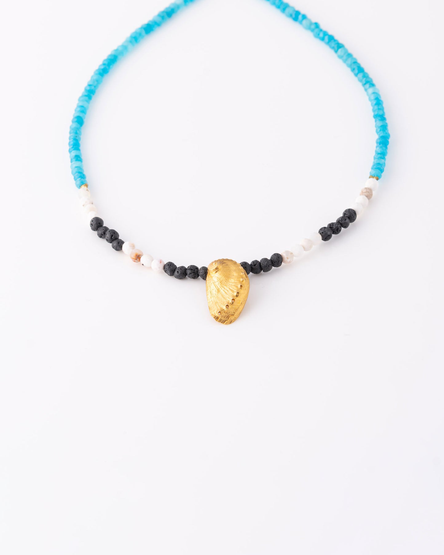 Επίχρυσο κολιέ Abalone Beaded Gemstones με κρεμαστό κοχύλι της ANV Jewelry.