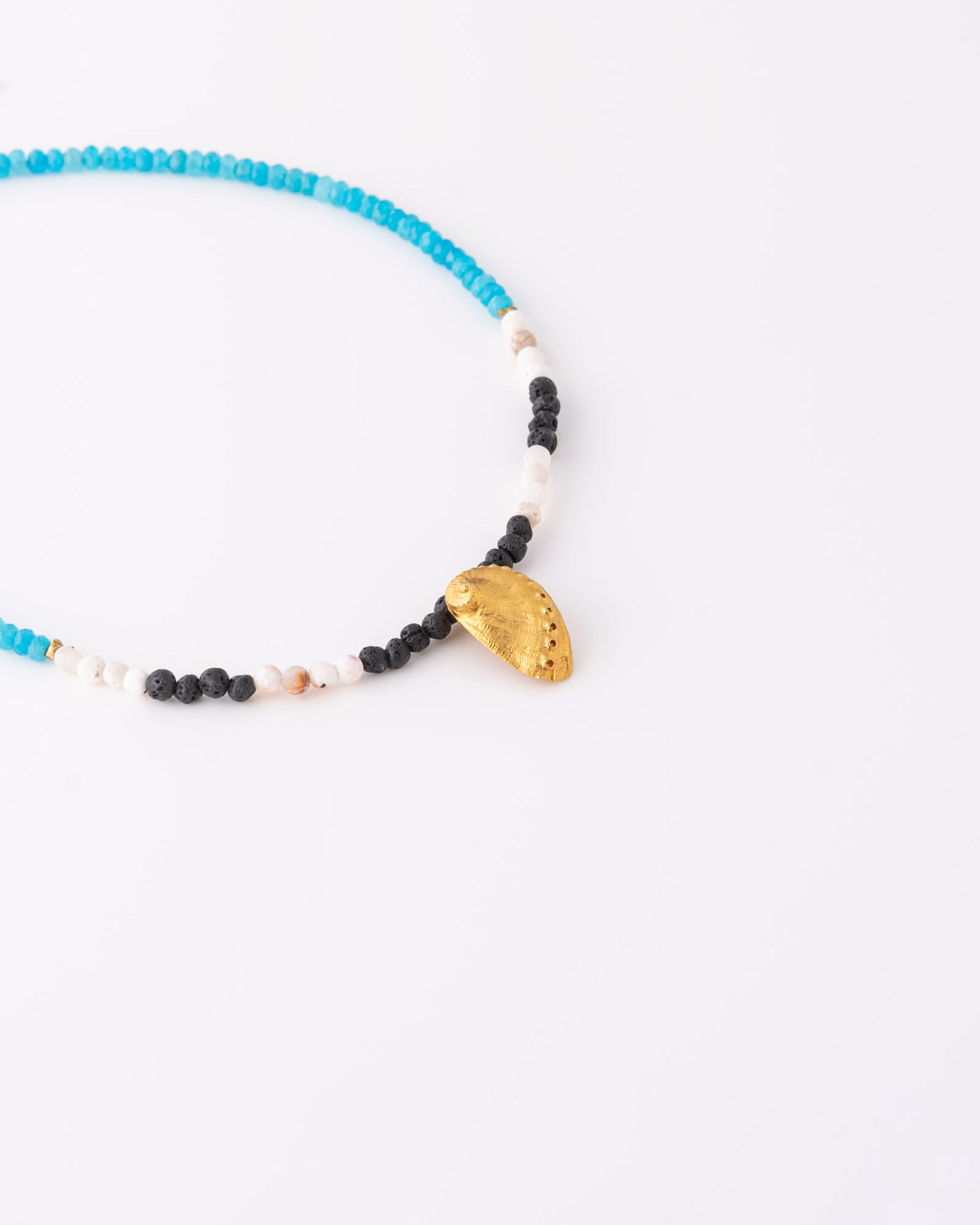 Χειροποίητο κολιέ Abalone Beaded Gemstones Beaded Apatite & Lava της ANV Jewelry.