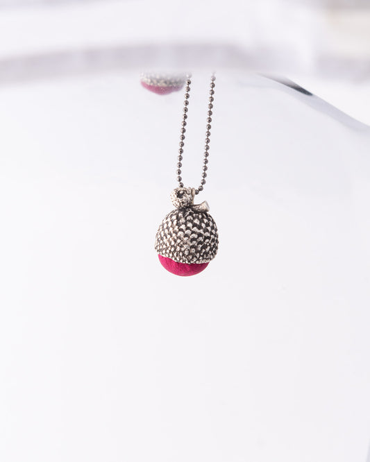 Χειροποίητο one of a kind κολιέ Bold Acorn Ox Silver Silk από ανακυκλωμένο ασήμι 925 με φούξια μεταξωτό ύφασμα της ANV Jewelry.
