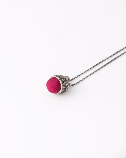 Minimal one of a kind κολιέ Bold Acorn Ox Silver Silk σε μαύρη beaded αλυσίδα της ANV Jewelry.
