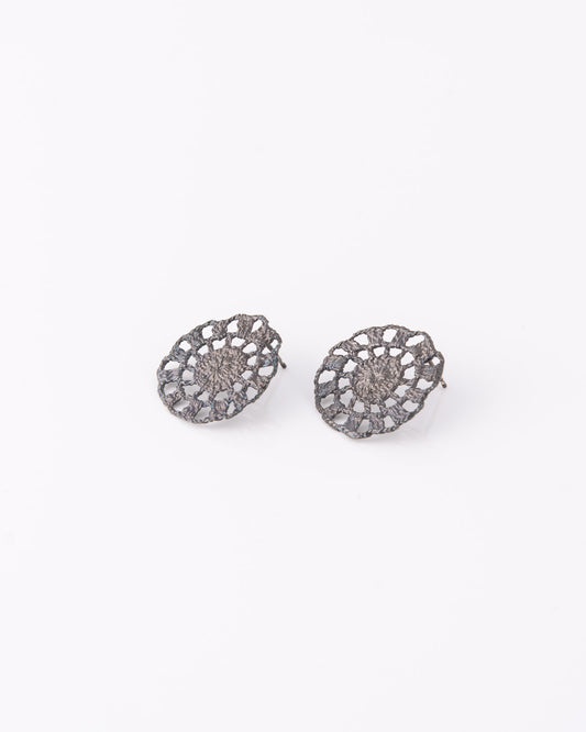 Χειροποίητα limited σκουλαρίκια Crochet Lace Round από ανακυκλωμένο ασήμι 925 με μαύρο ρόδιο της ANV Jewelry.