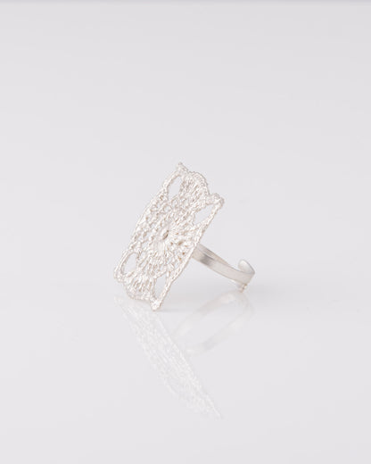 Limited ασημένιο ανοιγόμενο δαχτυλίδι Crochet Lace Square από ανακυκλωμένο ασήμι 925 της ANV Jewelry.