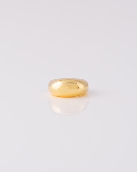 Limited edition ασημένιο επίχρυσο 24Κ chevalier δαχτυλίδι Domed Elongated με επίμηκες οβάλ σχήμα της ANV Jewelry.