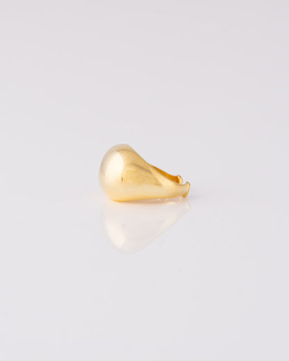 Statement στρογγυλό chevalier δαχτυλίδι Domed Round Silver Gold Plated  με γυαλιστερό φινίρισμα της ANV Jewelry.
