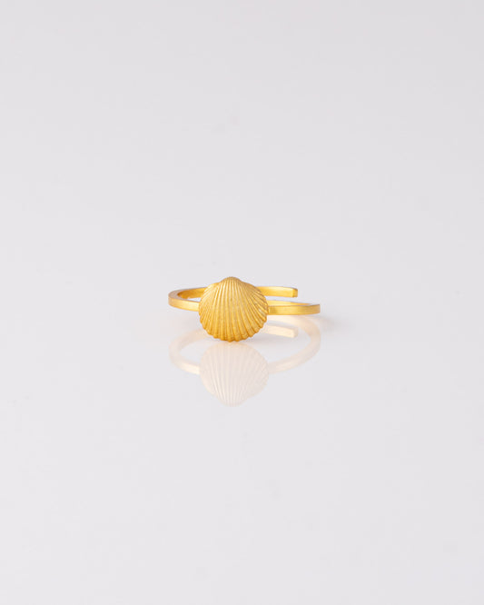 Επίχρυσο δαχτυλίδι κοχύλι Clam Shell από την ANV Jewelry.