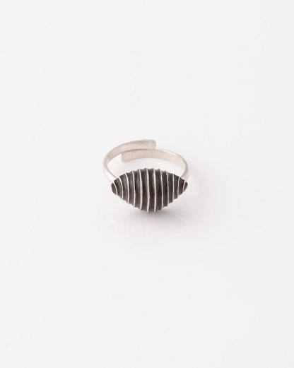 Minimal statement ανοιγώμενο δαχτυλίδι Pa Shell Silver Oxidized της ANV Jewelry