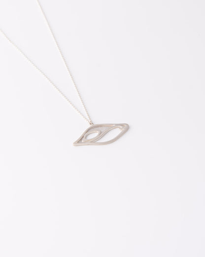 Χειροποίητο one of a kind κολιέ Peacock Eye Silver από ανακυκλωμένο ασήμι 925 σε λεπτή αλυσίδα της ANV Jewelry.