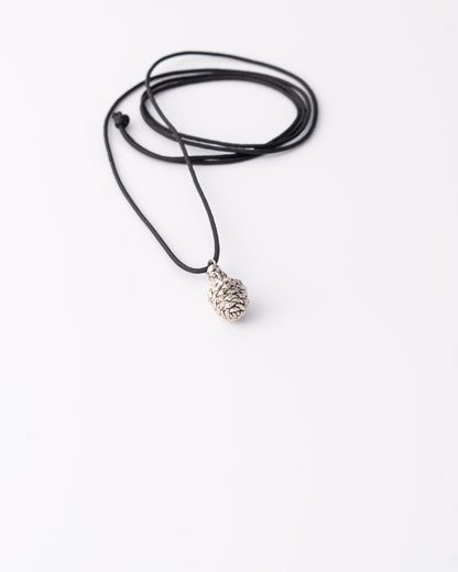 Minimal κολιέ Pine Cone σε μαύρο ρυθμιζόμενο κορδόνι one of a kind της ANV Jewelry.