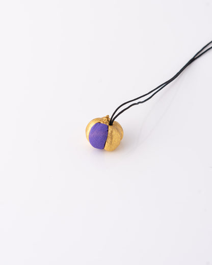 Χειροποίητο limited κολιέ Pumpkin Gold Plated Brass με μωβ μεταξωτό ύφασμα της ANV Jewelry.