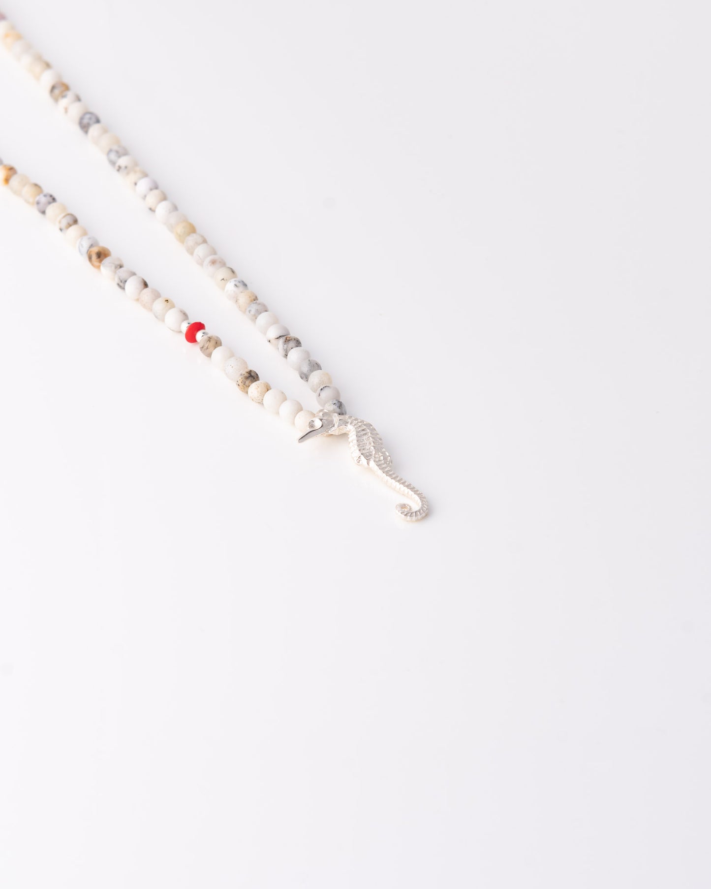 Χειροποίητο κολιέ Seahorse Beaded Jasper με ημιπολύτιμους λίθους ίασπη της ANV Jewelry.