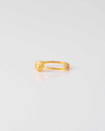 Χειροποίητο επίχρυσο δαχτυλίδι Snail Shell της ANV Jewelry, ιδανικό για stacking.