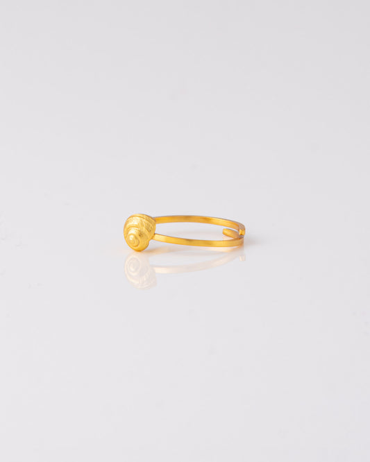 Χειροποίητο επίχρυσο δαχτυλίδι Snail Shell της ANV Jewelry, ιδανικό για stacking.