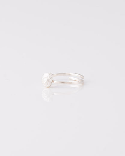 Χειροποίητο ασημένιο δαχτυλίδι Snail Shell της ANV Jewelry, ιδανικό για stacking.