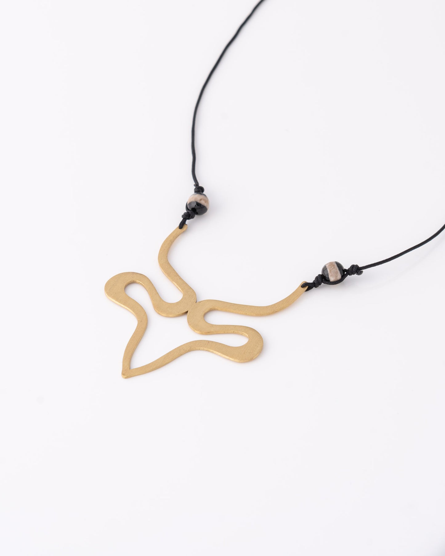 Statement κολιέ Minotaur με μαύρο ρυθμιζόμενο κορδόνι της ANV Jewelry.